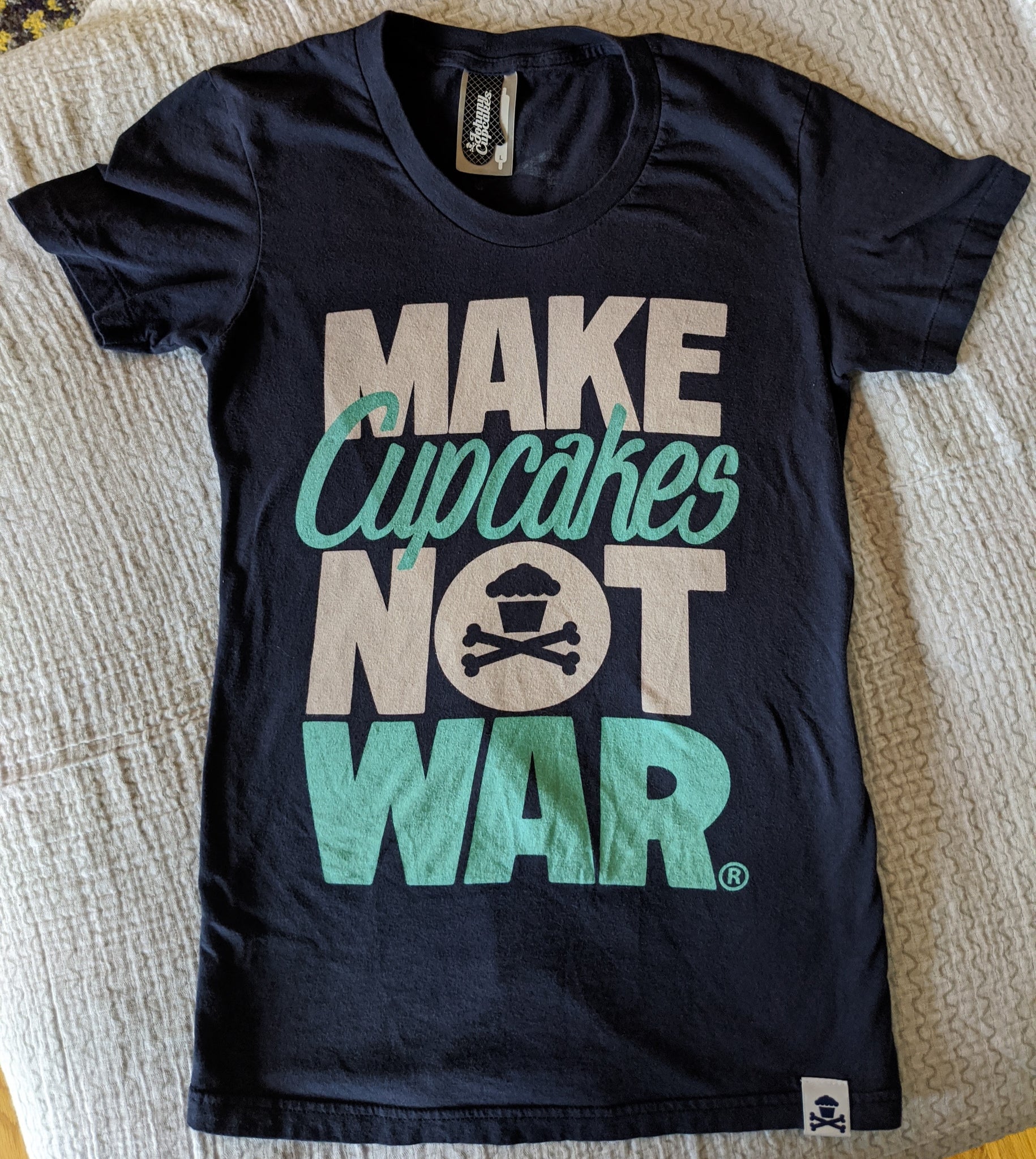 Women's Lg - Make Cupcakes Not War 2012