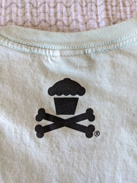 Women's Lg - Martha's Vineyard Exclusive Bake and Tackle Johnny Cupcakes