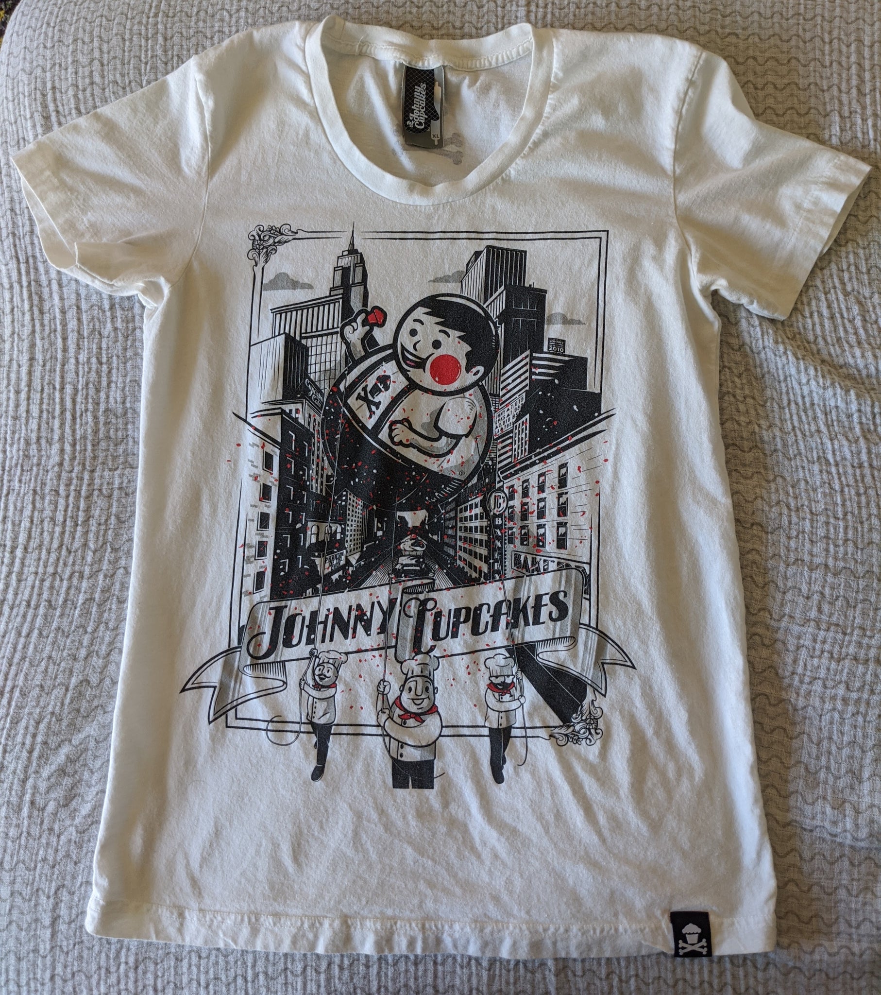 Women's XL - 2010 Macy's Thanksgiving Day Parade Johnny Cupcakes